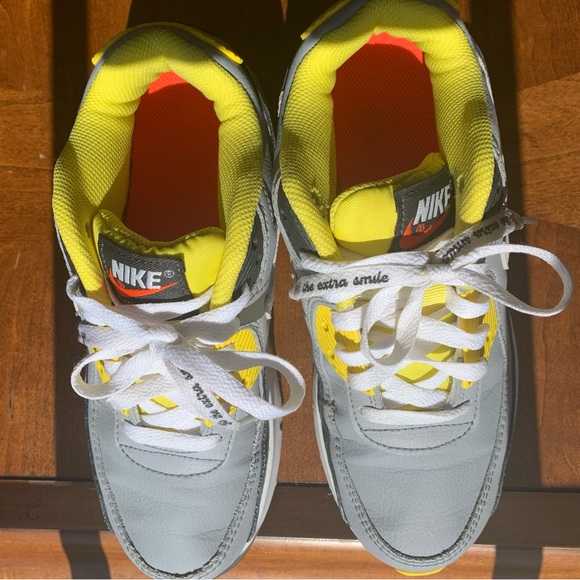 Nike Air Max “go the extra smile” smiley sneakers, unisex size 4Y - Picture 6 of 10